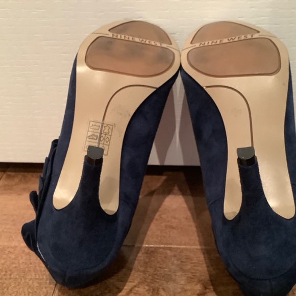 Nine West blue suede pumps - Picture 3 of 3